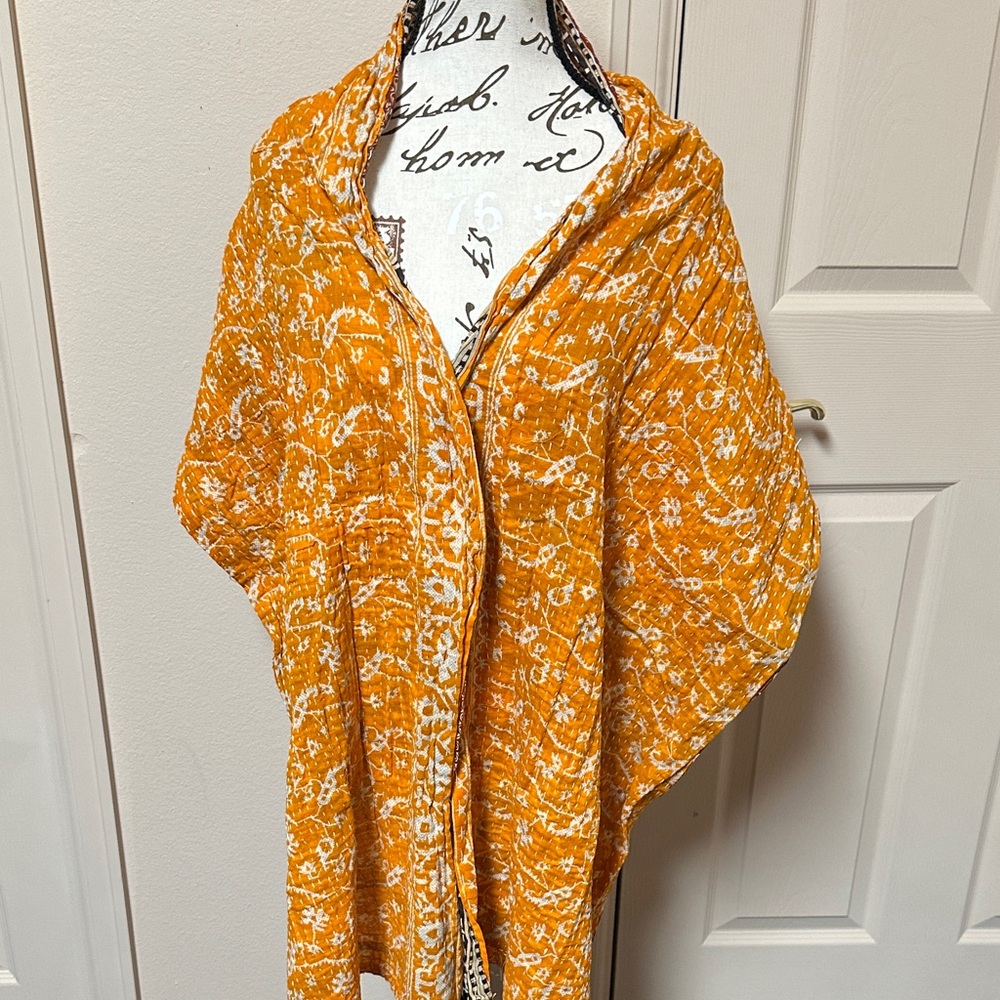 Multicolor Patterned Reversible Kantha Scarf - image 3